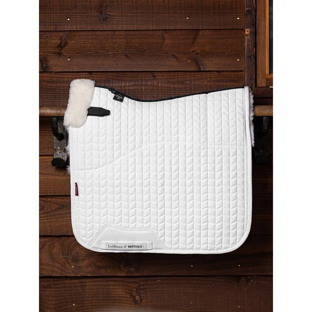 Tapis de selle Merino+ Half Lined Suede Dressage LeMieux Blanc