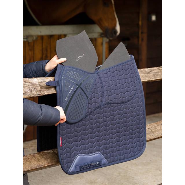 Tapis de selle Prosort Plain 2 Pocket Dressage LeMieux Bleu foncé