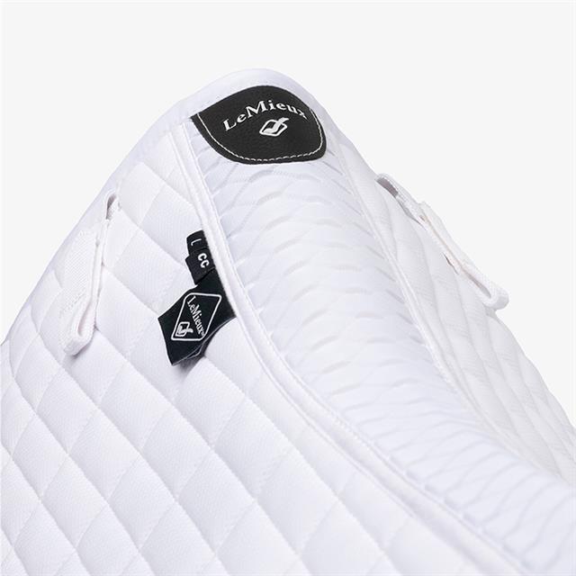 Tapis de selle Self-Cool Close Contact Square LeMieux Blanc